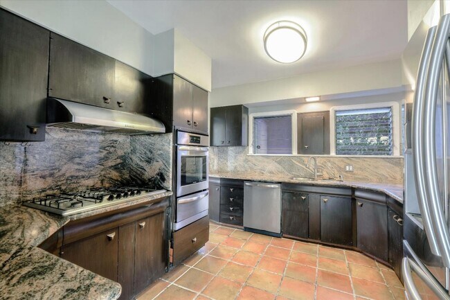 Building Photo - 366 S Crescent Heights Blvd