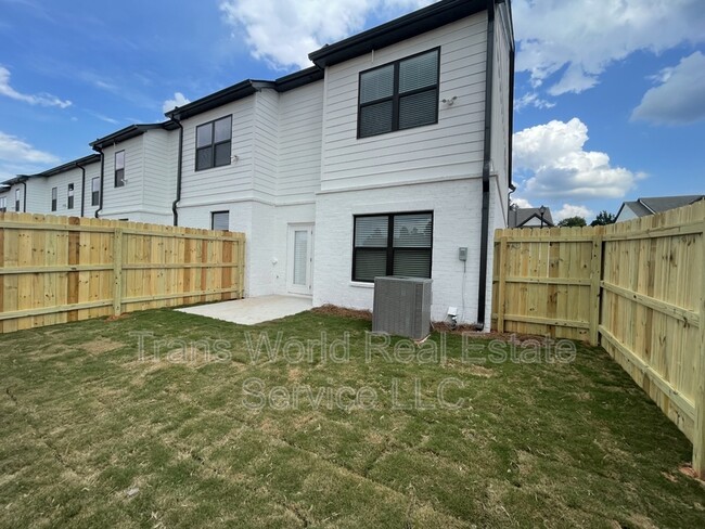 Building Photo - 146 N Auburn Landing Pl