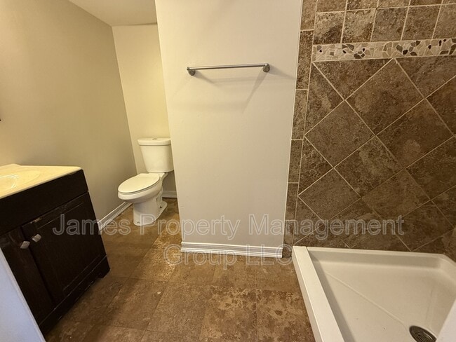 Building Photo - 3036 S Union Ave