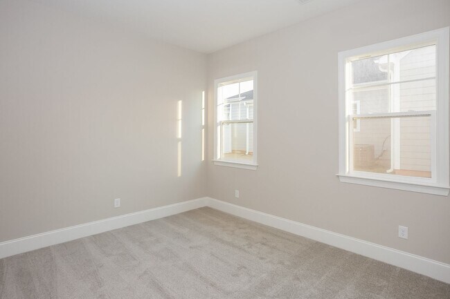 Building Photo - 3BR/3BA w/ Designated Office & Loft