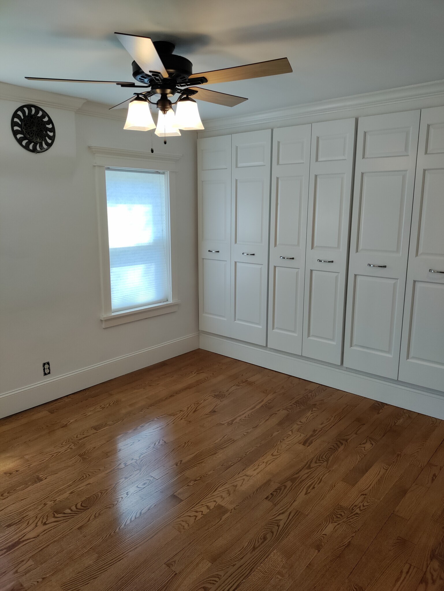 dining room - 403 W 1st St