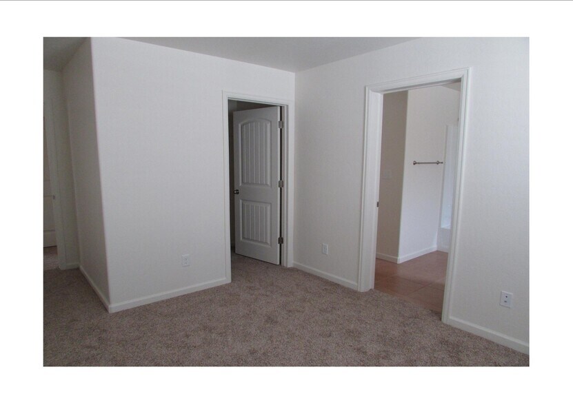 Building Photo - 2456 Hannah Ln
