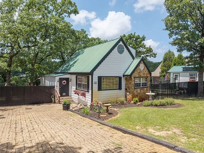 Primary Photo - 5650 Point La Vista Rd