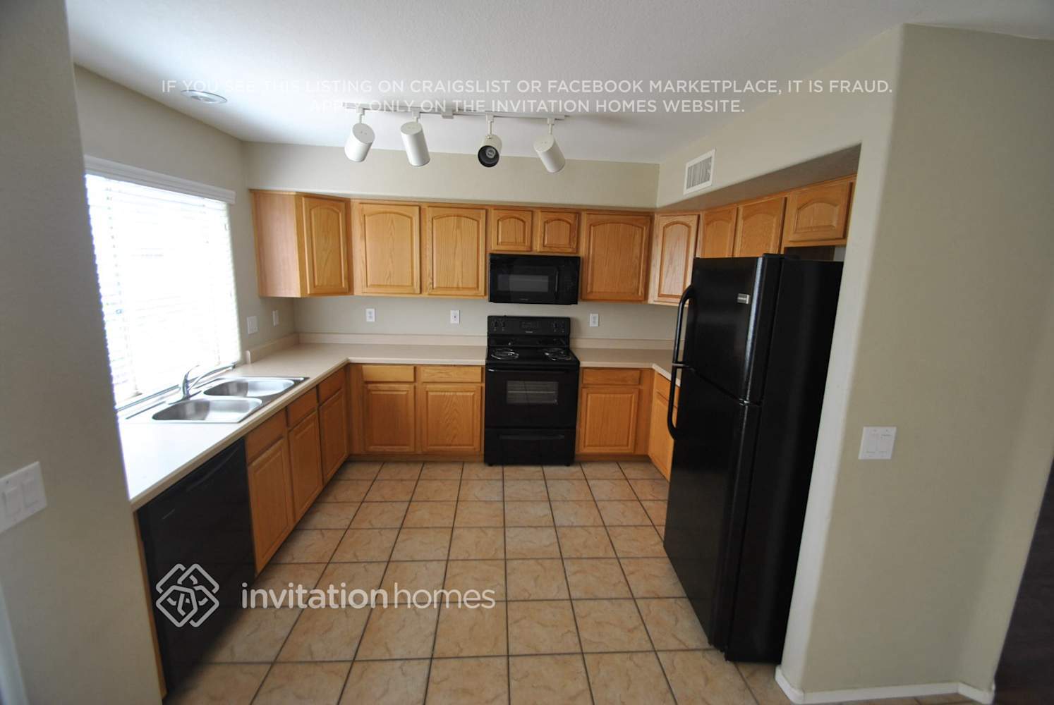 Building Photo - 2605 N 128th Ln