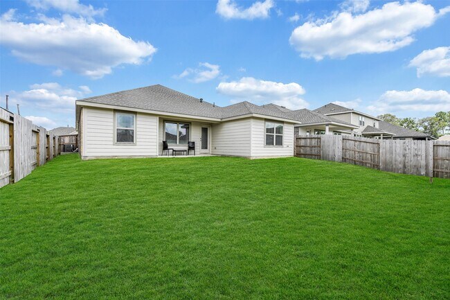 Building Photo - 3126 Stonebriar Dr