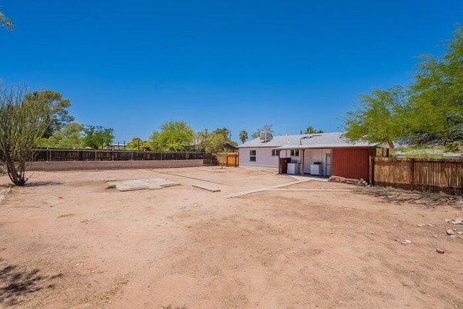 Building Photo - Desert Light & Outdoor Living – Tucson 2 B...