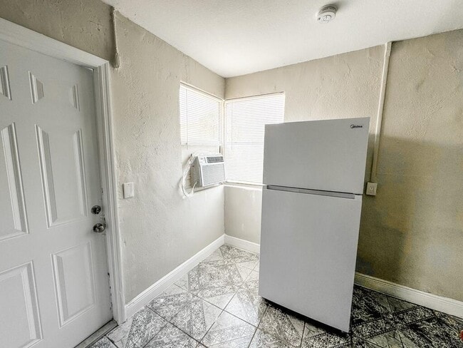 Building Photo - 1010 9th St