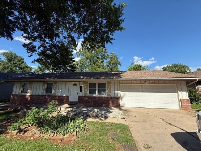 Building Photo - 4 Bed 2 Bath Springfield, MO