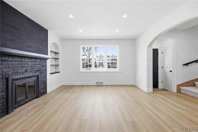 Building Photo - 219 Louvaine Dr