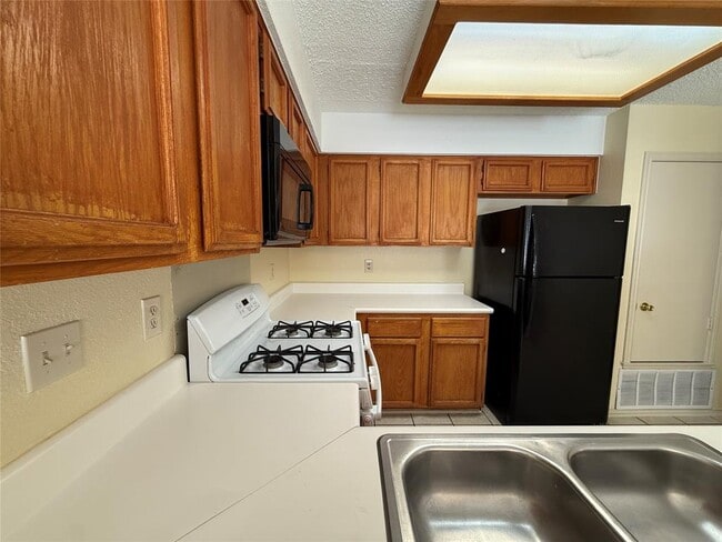 Building Photo - 12803 Humphrey Dr