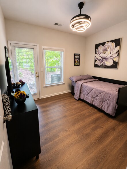 Building Photo - 1566 Ridgebrook Downs