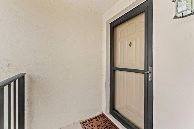 Building Photo - 1502 Pinecrest Cir