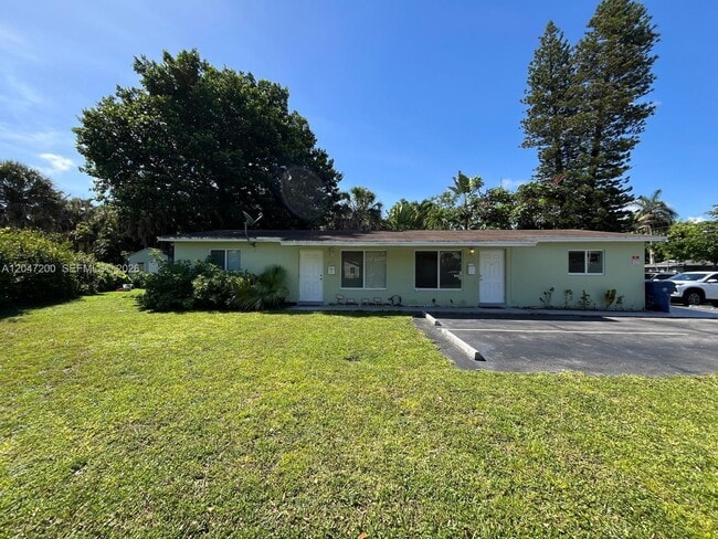 Building Photo - 2500 NW 9th Ln