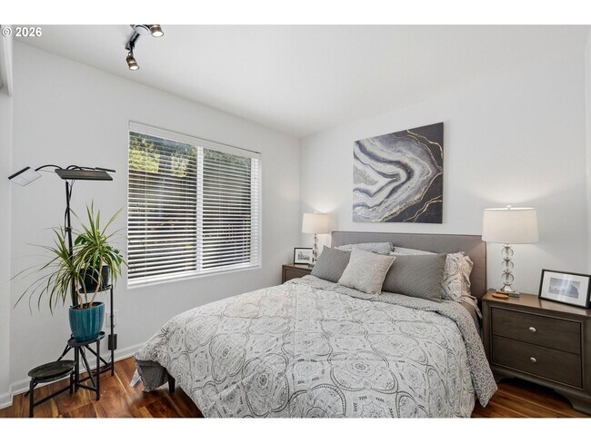 Building Photo - Beautifully Updated 5BR Home with Designer Kitchen, Main-Level Suite & Private Backyard Oasis Nea...