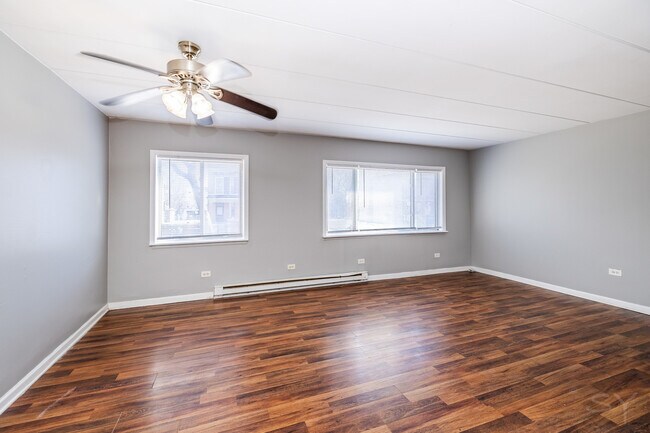 Building Photo - 6416 S St Lawrence Ave