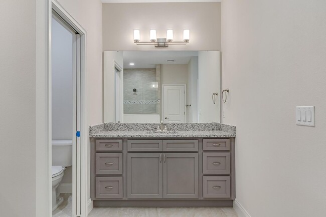 Building Photo - 5 Eastvue Pl