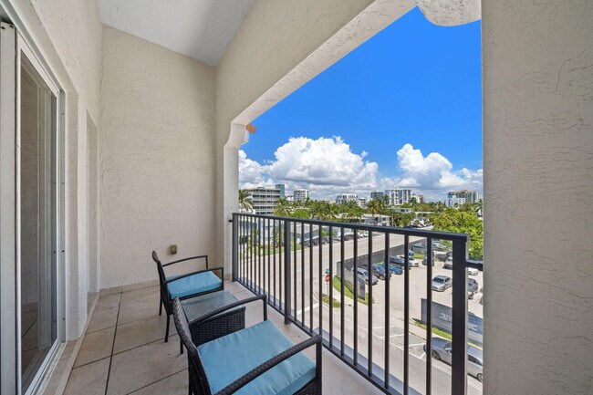 Building Photo - 514 N Birch Rd