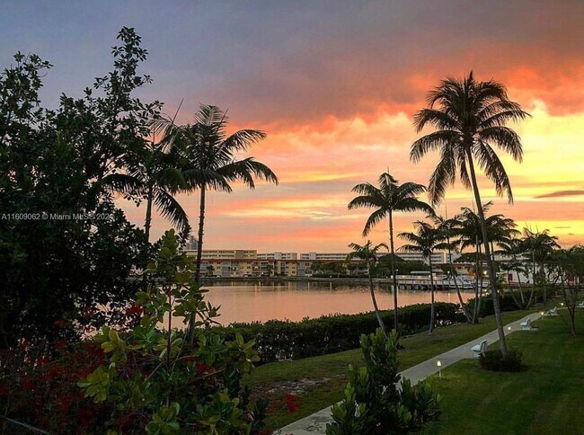 Building Photo - 18031 Biscayne Blvd