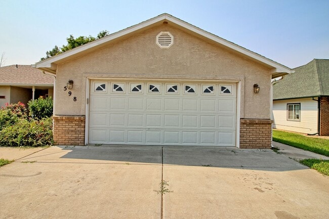 Building Photo - 598 Garnet Dr