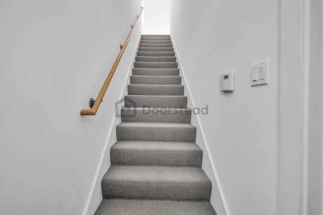 Building Photo - 6 South Ct