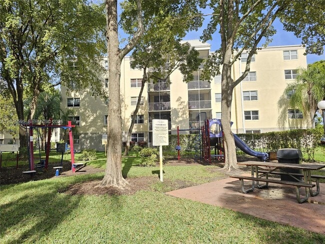 Building Photo - 8363 Lake Dr