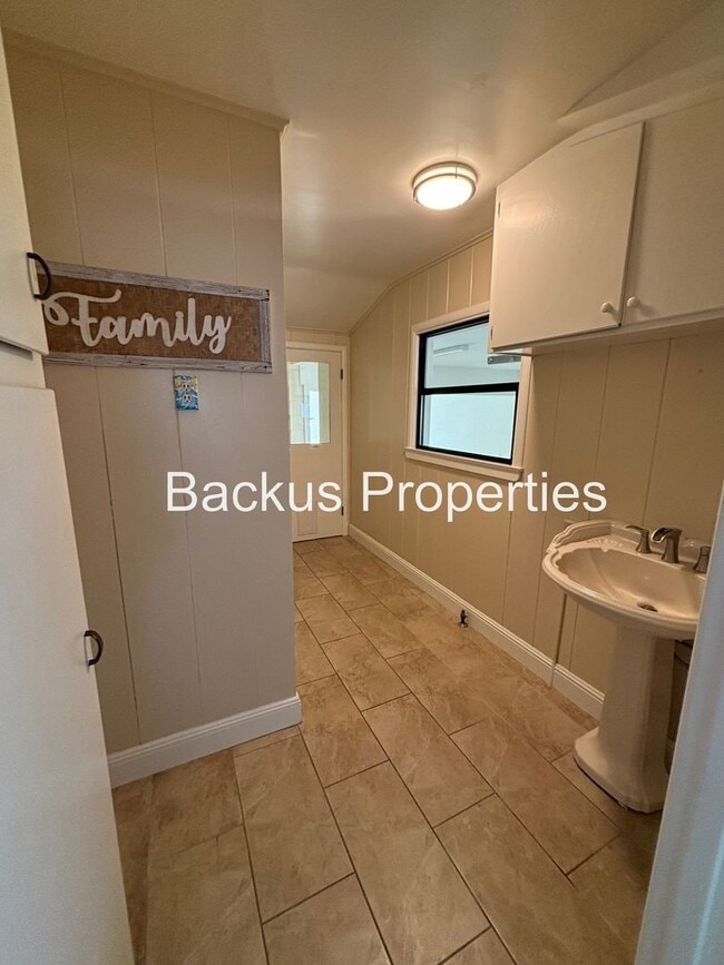 Building Photo - Wonderful Home in South Salinas
