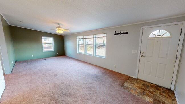 Building Photo - Unfurnished 2 bedroom home with large yard