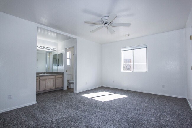 Building Photo - 7348 E Horseshoe Ln