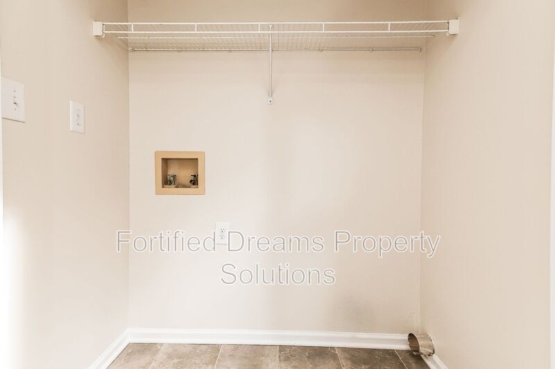 Building Photo - 814 N Greenbriar St