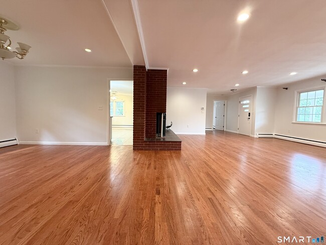 Building Photo - 21 Byron Pl