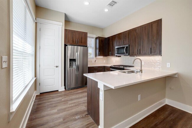 Building Photo - 1702 Cedar Bend Dr