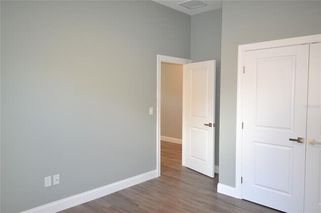 Building Photo - 281 Diogenes St