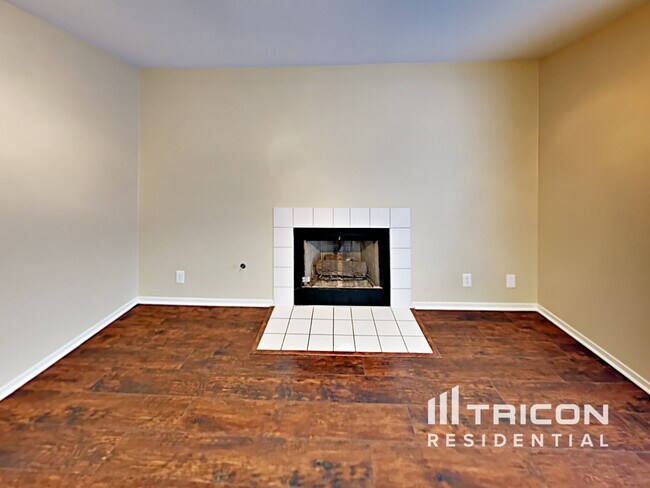 Building Photo - 913 Wagon Train Dr
