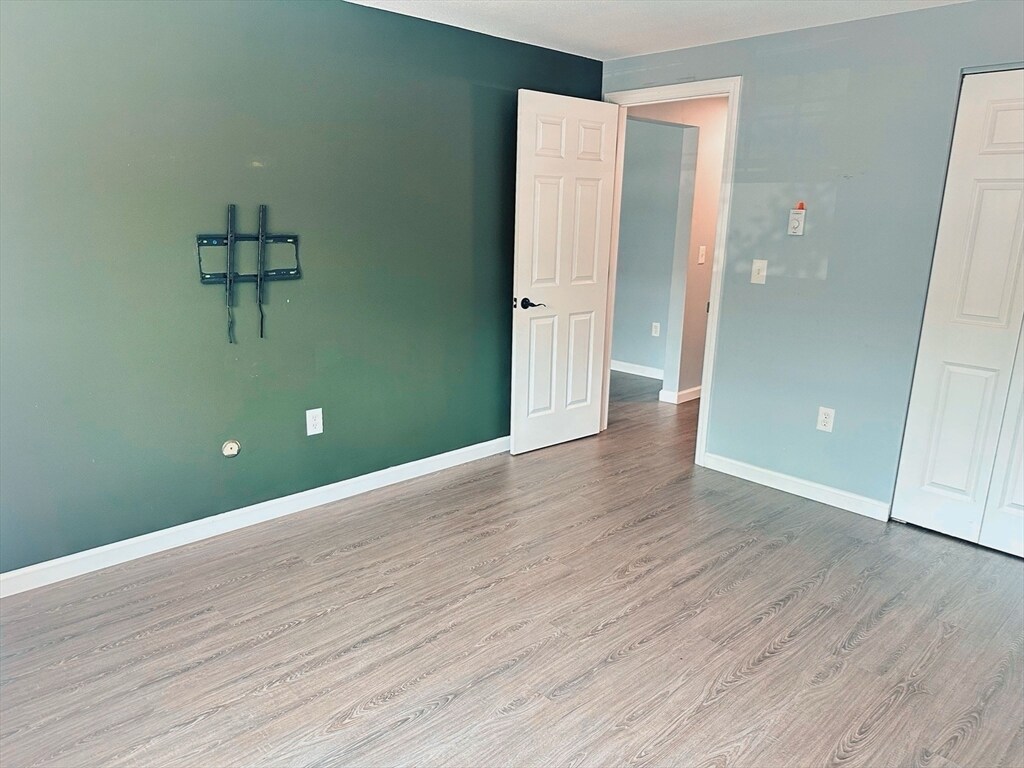 Building Photo - 4 Maple Crest Cir