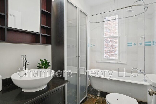 Building Photo - 136 R St NE