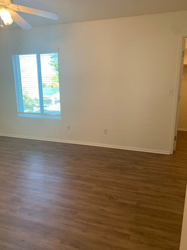 Building Photo - 336 E Limberlost Dr