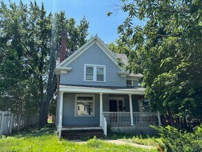 Building Photo - Four-Bedroom Single Family Home in Merriam...