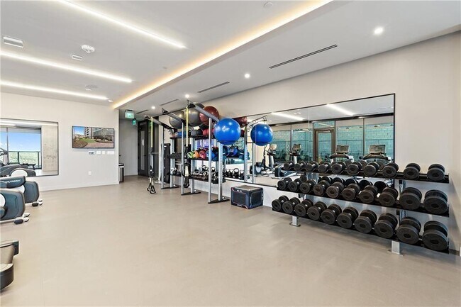 Building Photo - 48 East Ave