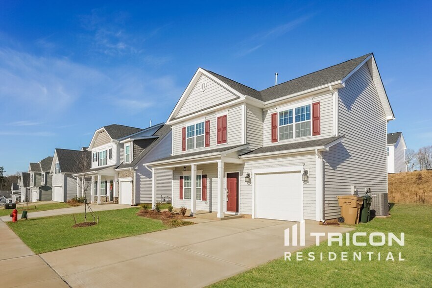 Primary Photo - 117 W Falcon Ct
