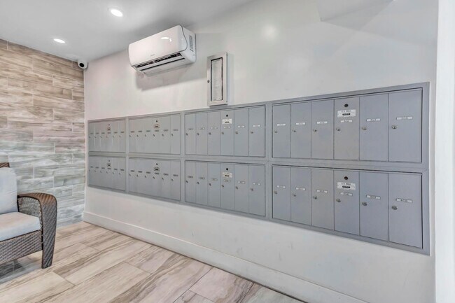 Building Photo - 3199 S Ocean Dr