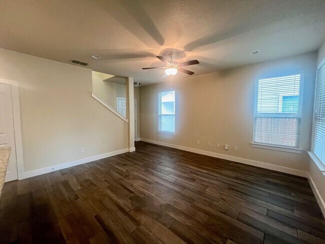 Building Photo - Fabulous Townhome Located minutes to Gruene and Downtown New Braunfels!