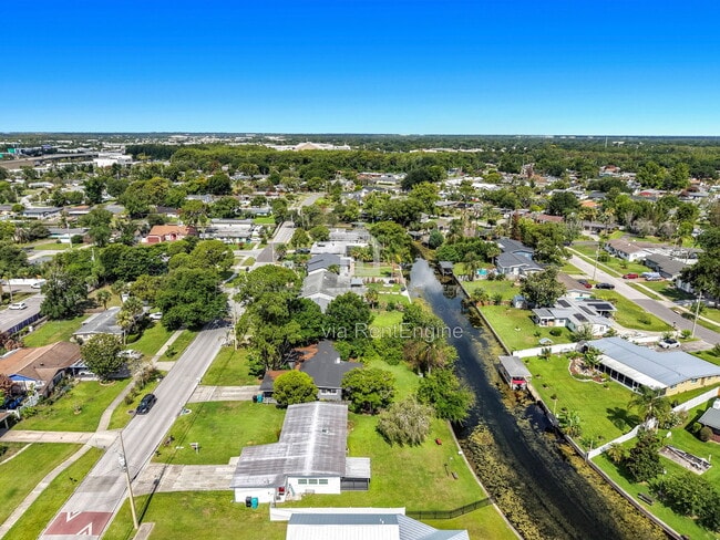 Building Photo - 2705 Gulfstream Rd