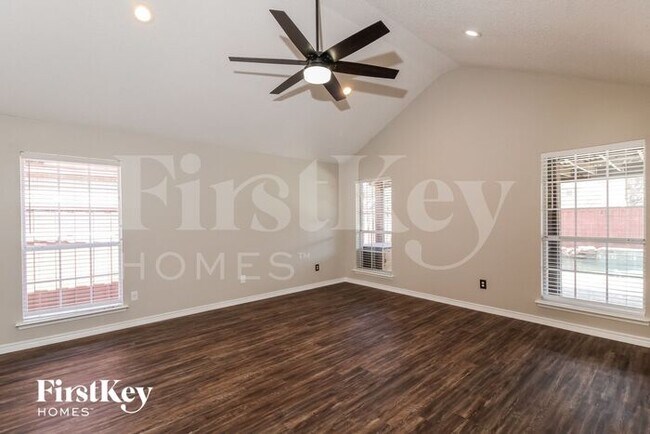 Building Photo - 2804 Pinnacle Dr