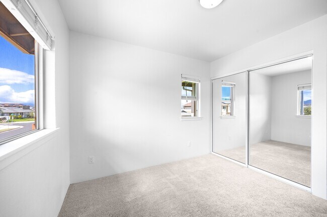 Building Photo - 911569 Laauala St