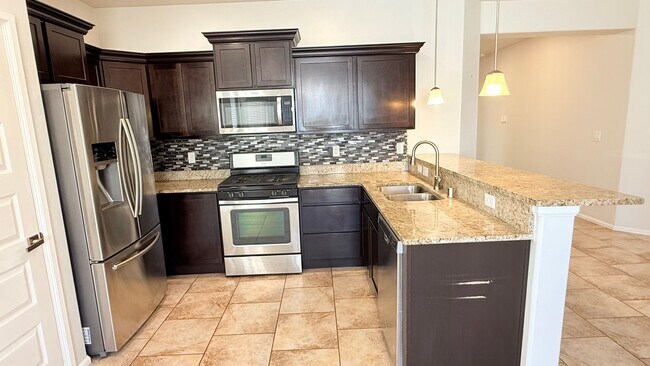Building Photo - Modern comfort in Del Rey Estates
