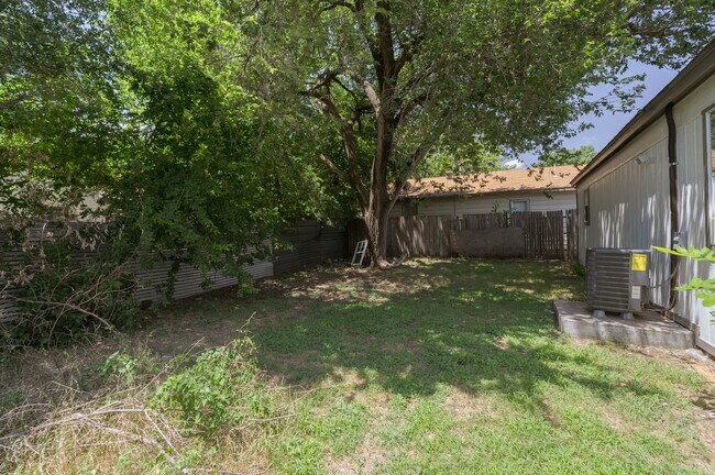 Building Photo - 600 SW 33rd St