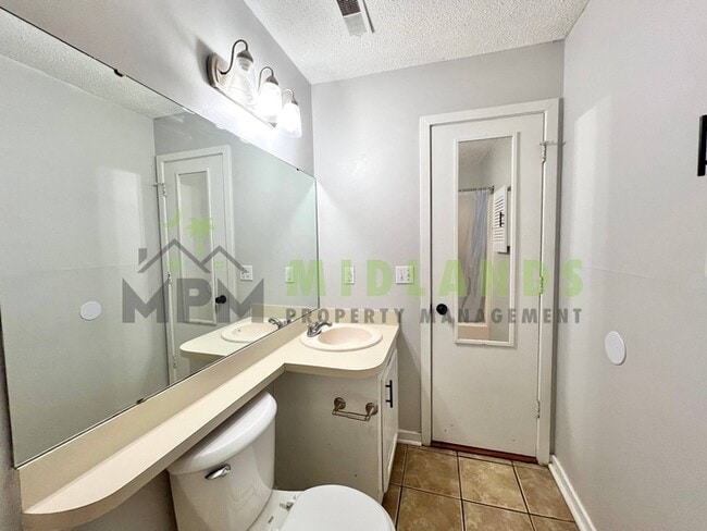Building Photo - 6008 Village Creek Dr