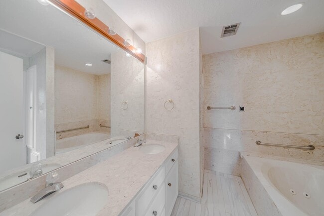 Building Photo - 10910 Vanderford Dr