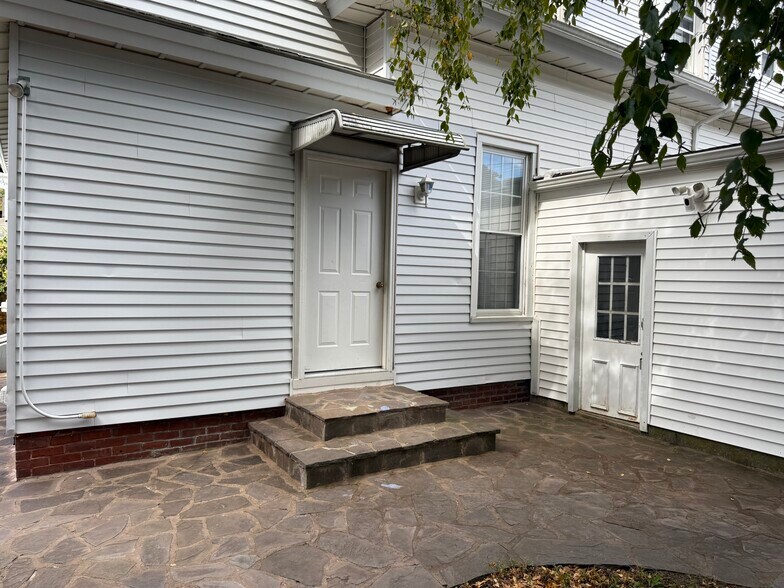 Back view - 22 Tracy Ave