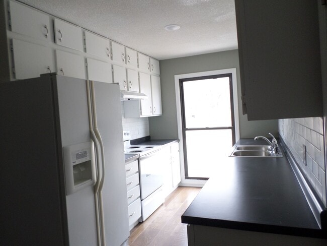 Building Photo - Timber Creek- Manhattan KS